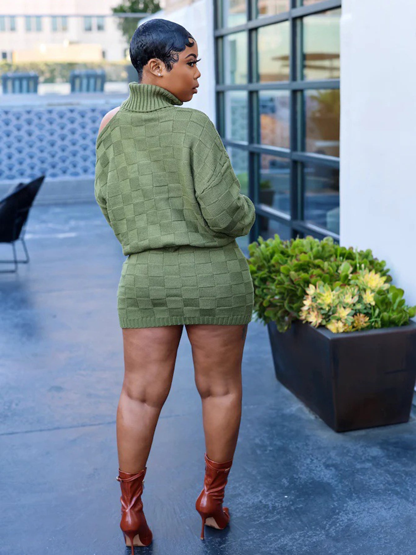 Stylish Cold-Shoulder High-Neck Plaid Knit Skirt Set