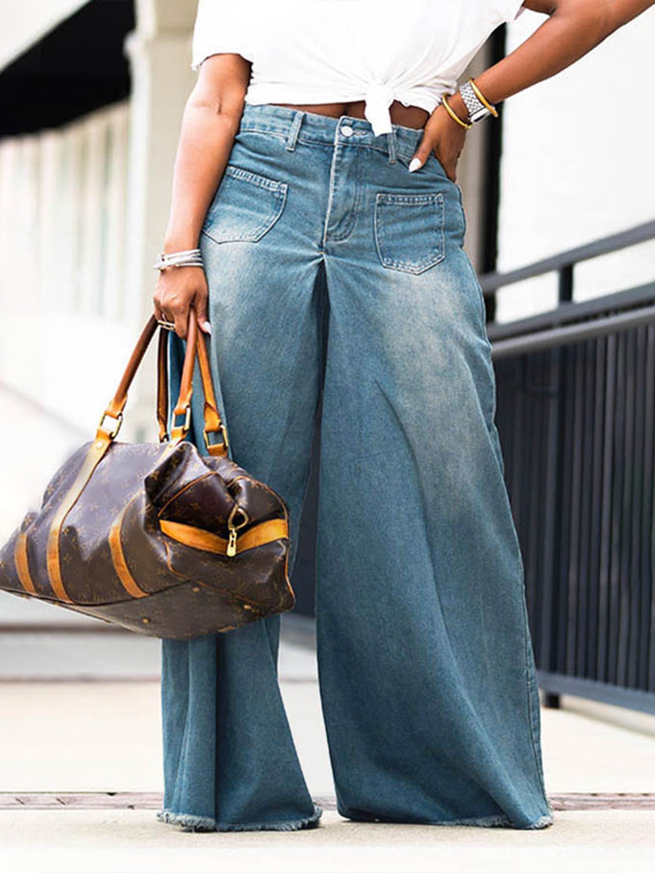 Chic Medium Wash Raw Trim Wide Leg Jeans