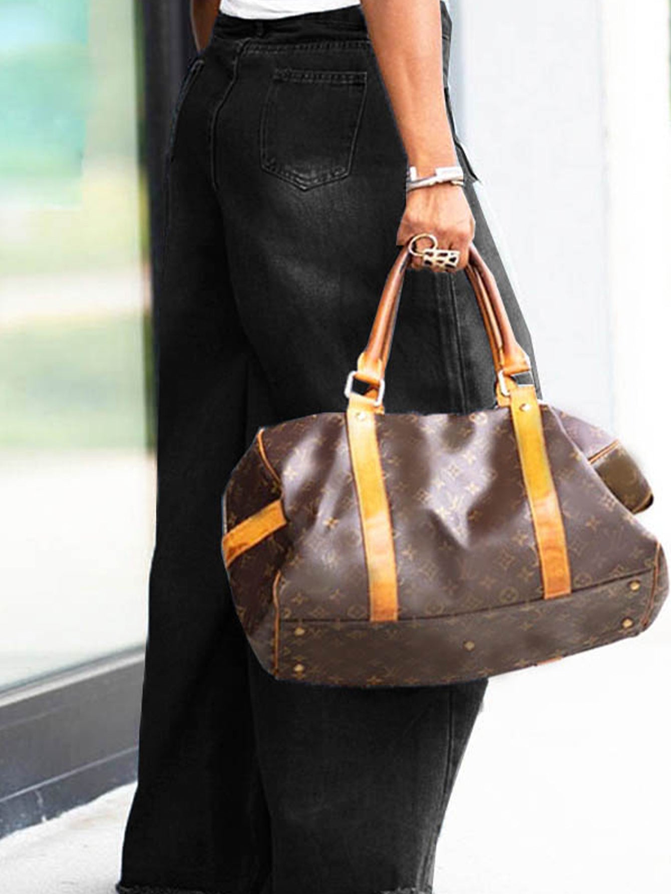 Chic Medium Wash Raw Trim Wide Leg Jeans