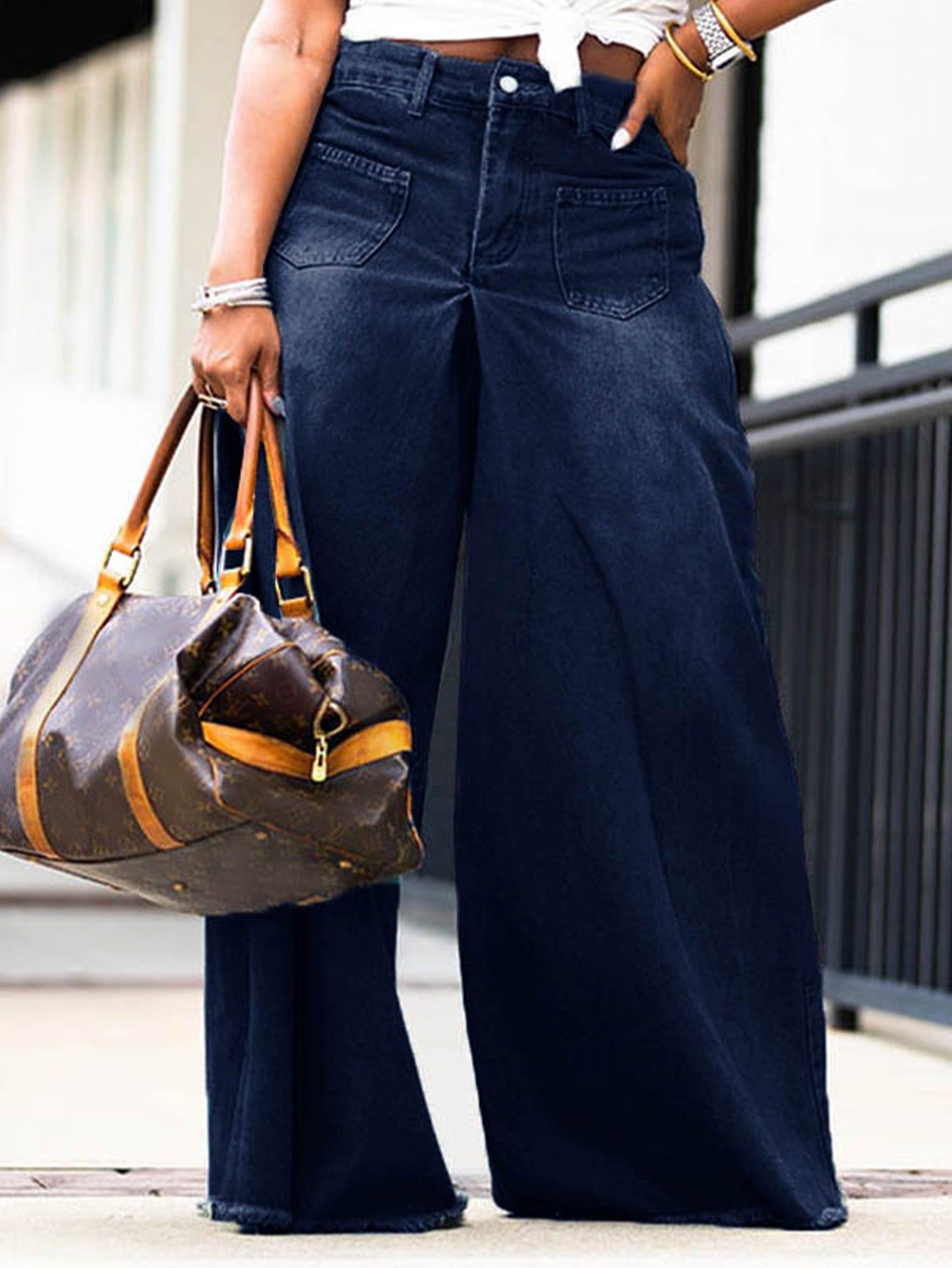 Chic Medium Wash Raw Trim Wide Leg Jeans