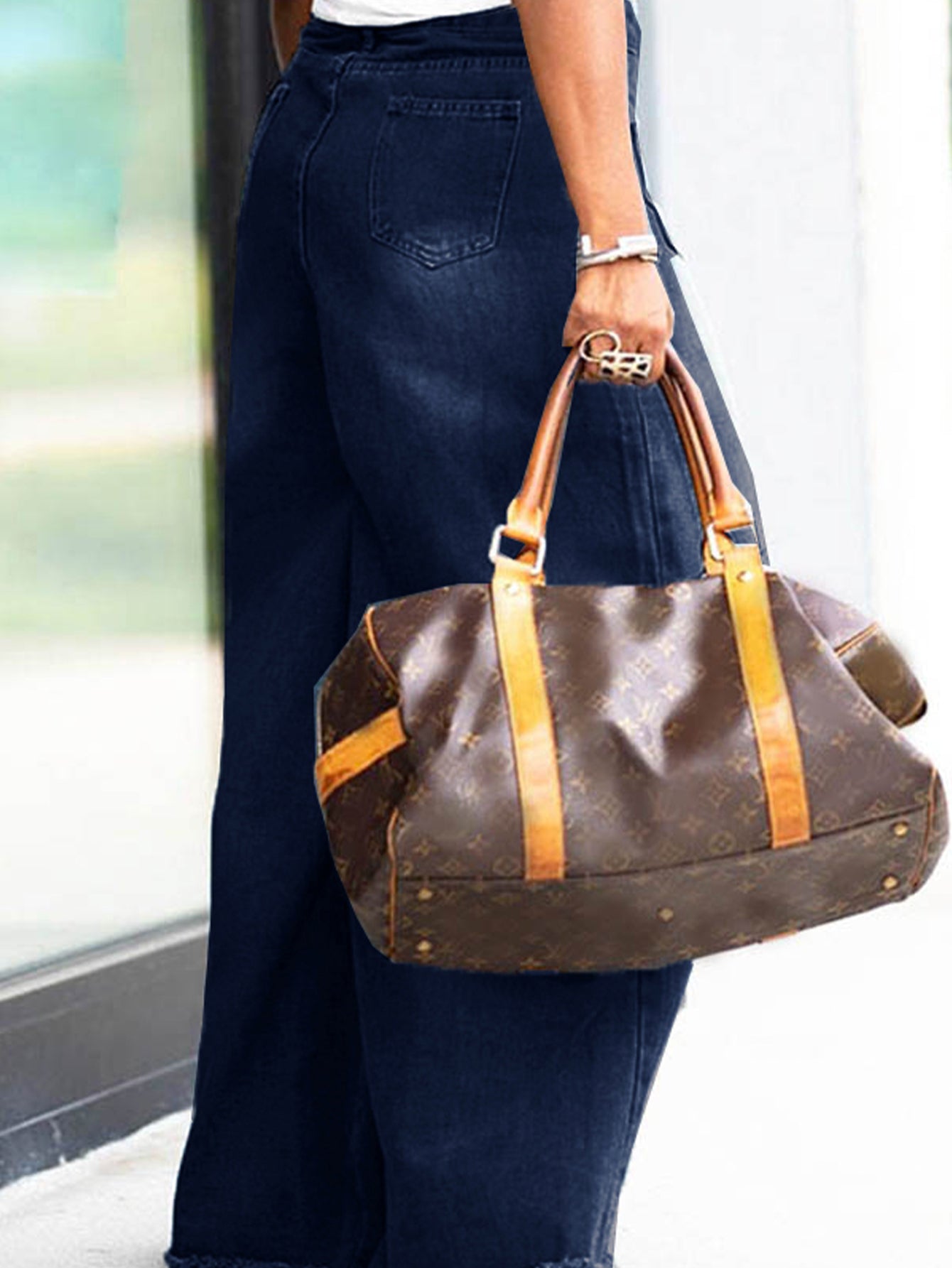 Chic Medium Wash Raw Trim Wide Leg Jeans