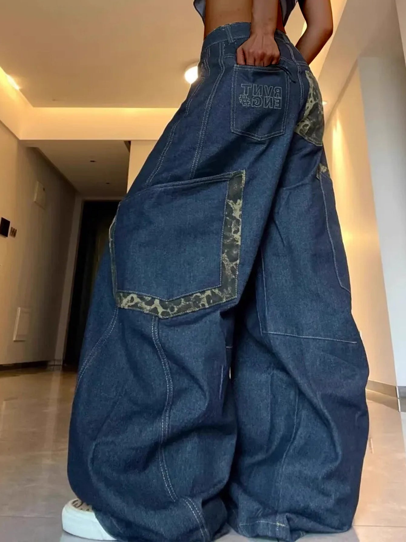 Stylish Contrast Leopard Print Scimitar Jeans