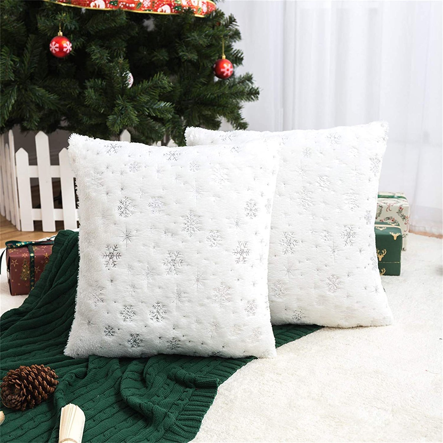 New Christmas Pillow Wholesale Snowflake Hot Gold Fleece Pillowcase Red Cushion Car Home Pillow