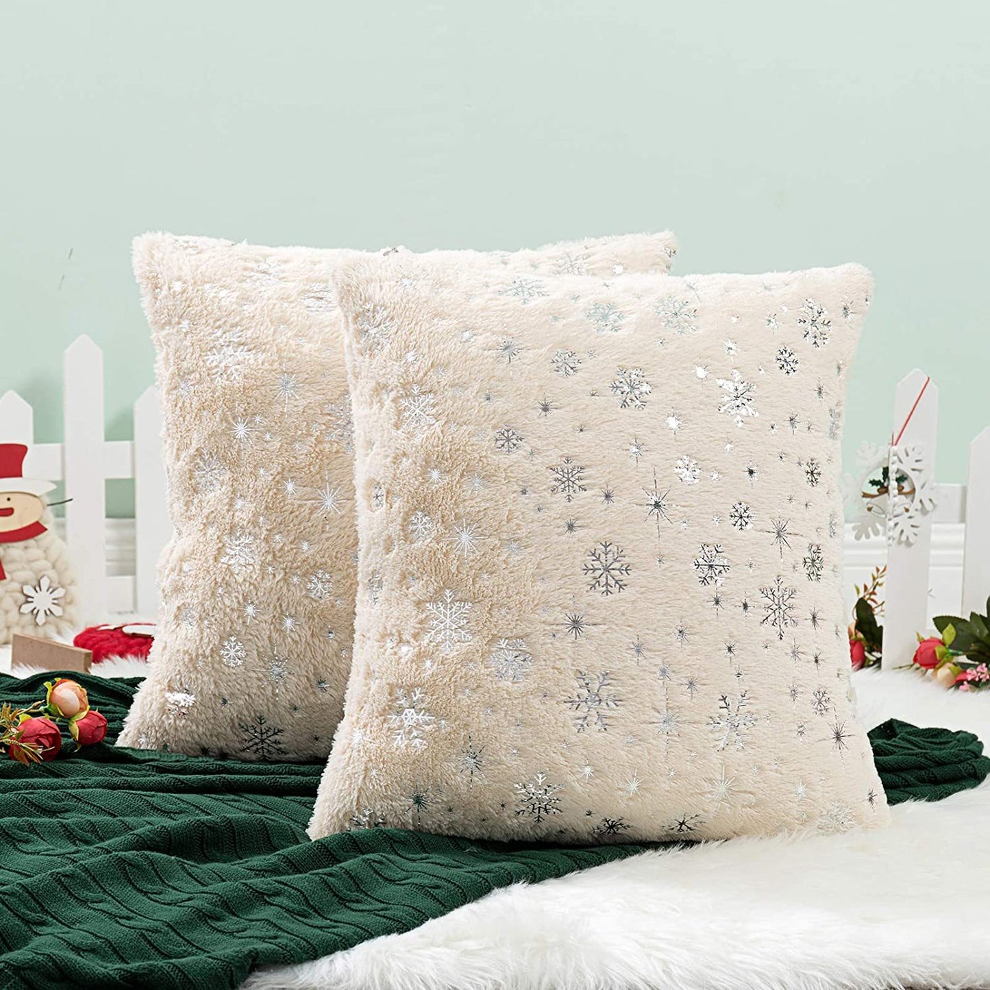 New Christmas Pillow Wholesale Snowflake Hot Gold Fleece Pillowcase Red Cushion Car Home Pillow